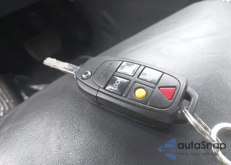 2011 Volvo Xc90 V8 from USA, damaged, VIN YV4852CZ2B1577049